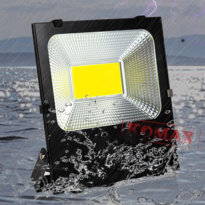 Đèn pha led cob vàng 30W được thiết kế chống nước để dùng ngoài trời